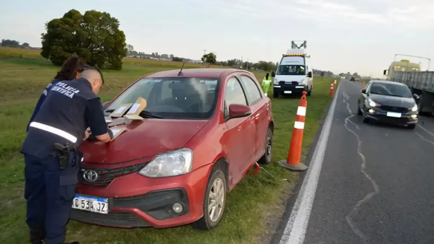 Tragedia en la Ruta 205: un docente bajó a cambiar una rueda y murió atropellado por un camión