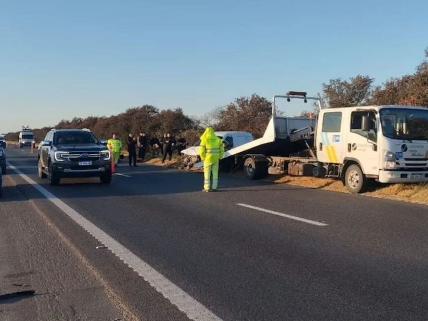 Volcó una camioneta en Arroyo Seco y hallaron manchas de sangre y un arma en su interior