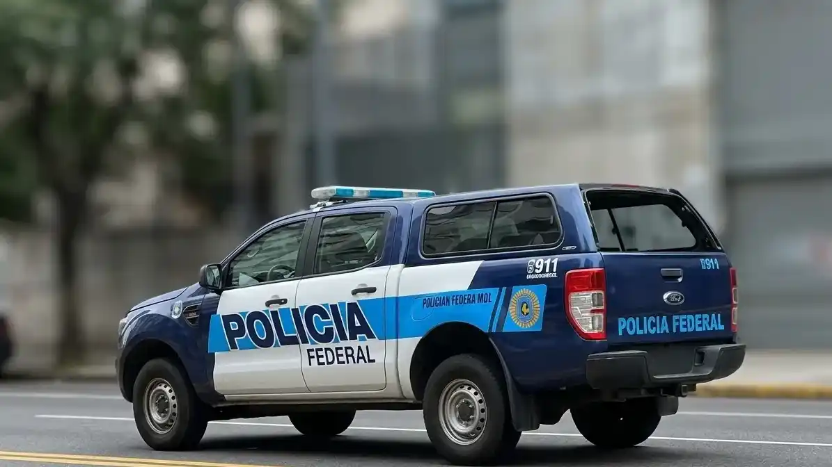 La fuerza federal incautó un importante cargamento de prendas falsificadas en infracción a la Ley de Marcas.