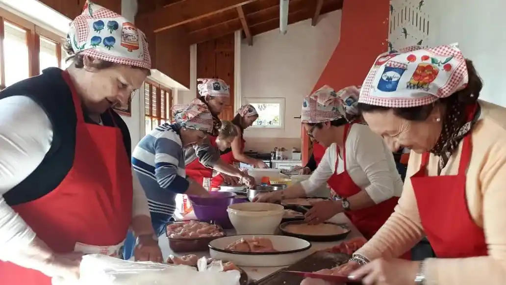 En plena tarea. Una de las imágenes que refleja parte de la tarea desarrollada por Huellas al Futuro