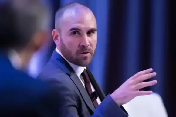 Guzmán dijo que la cuarentena se prolongó porque "fue una bandera política que hacía más fuerte al Gobierno"