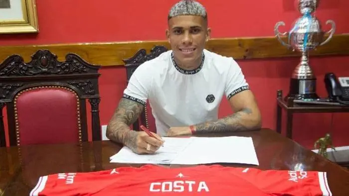 Ayrton Costa renovó  su contrato hasta 2025