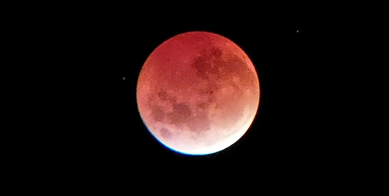 Así lucía la luna vista desde Buenos Aires. Crédito: HACHE.FILM/Instagram