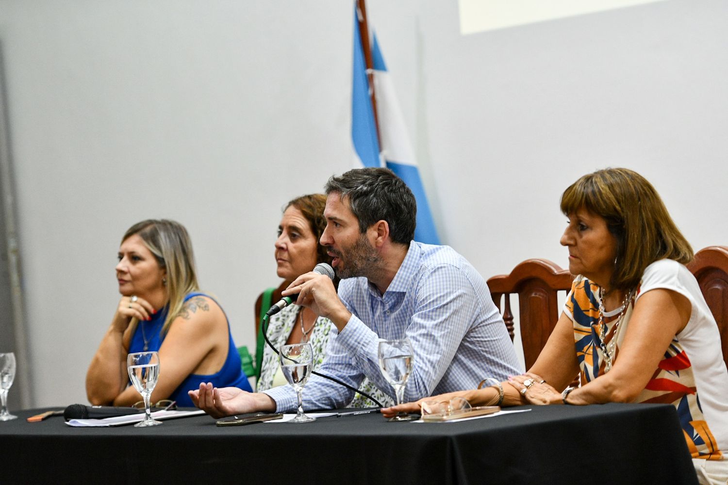 La provincia presentó un sistema de alertas tempranas para prevenir el abandono escolar