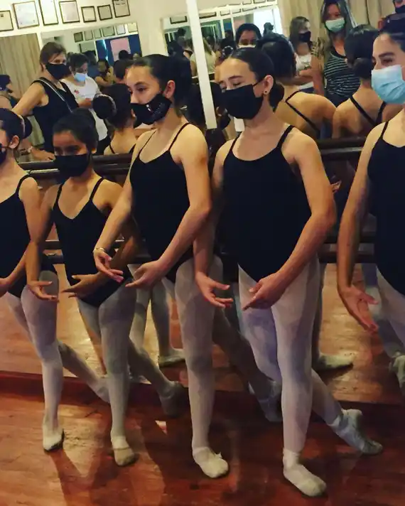 Deboules: astieron a una clase con Eleonora Cassano