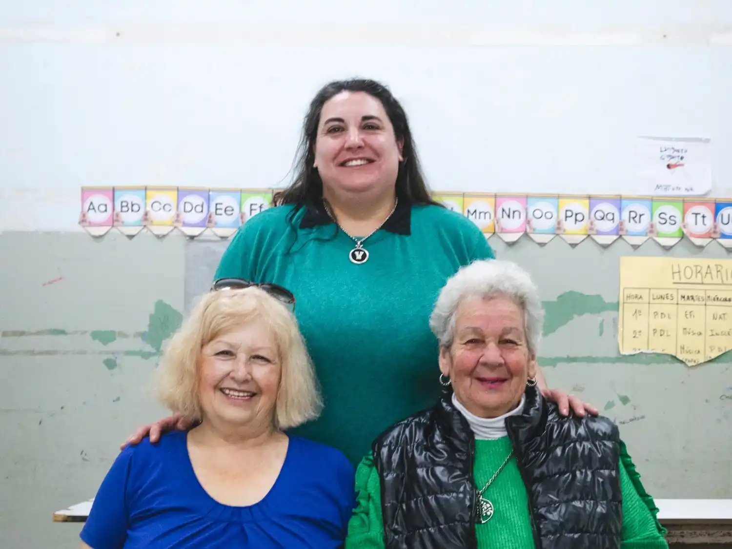 Vanesa Codagone, con Norma y Amanda. La inscripción al CENS Nº451 se encuentra abierta