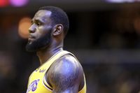 James: “Jugaré en los Lakers para siempre”