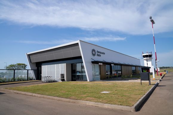Inauguraron el renovado aeropuerto de Salto, Uruguay: detalle de las obras realizadas
