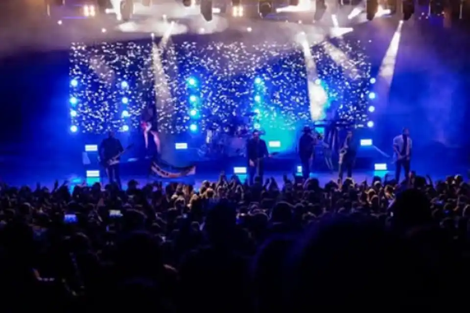 Una multitud vibró al ritmo de NTVG en el Anfiteatro de Tandil