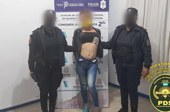 Detienen a una trans que rompió el vidrio a un remis al que habían robado