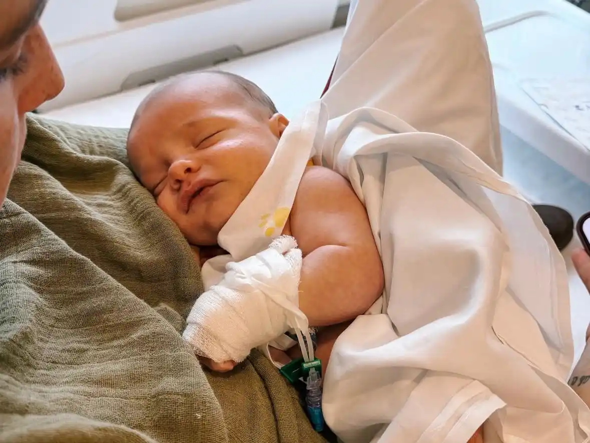 El pequeño ya se encuentra en su casa