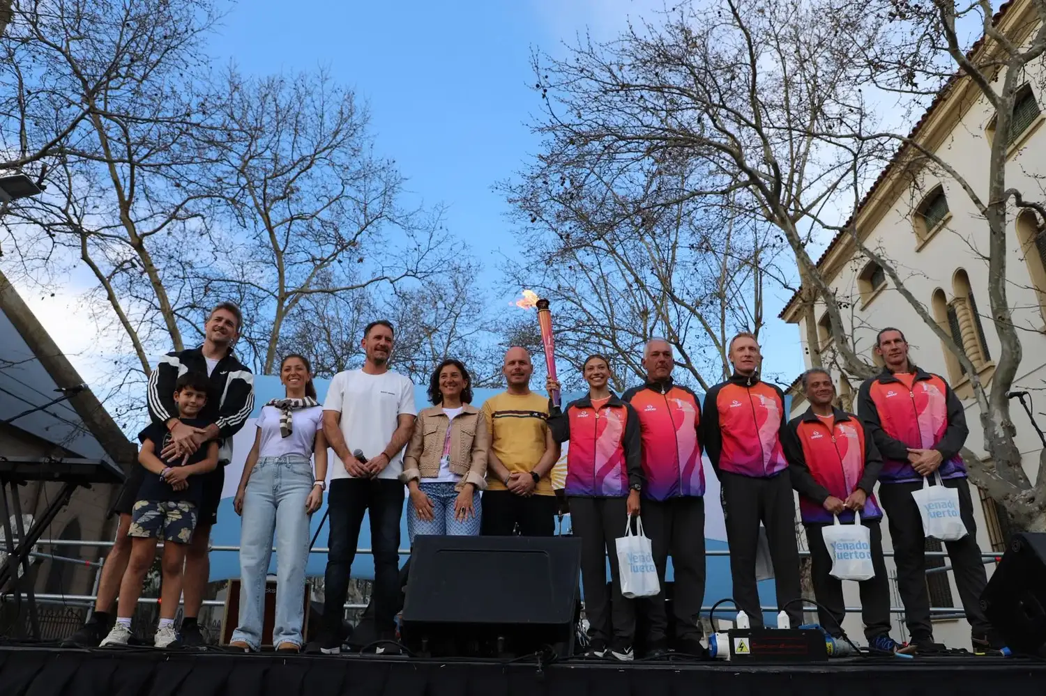 Walter Herrmann, Oscar Martiarena, Federico Lussenhoff, Edgardo Pieraccini y Guillermina Cossio, con autoridades municipales y provinciales