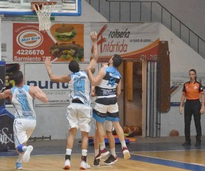 Ferro recibe a Regatas sin público