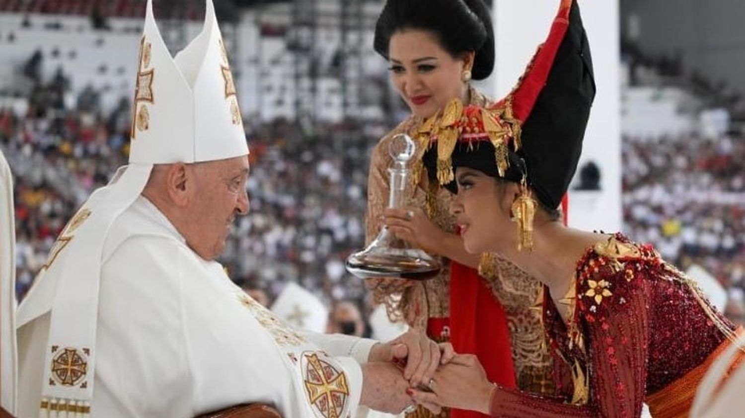 Francisco desafía a los católicos indonesios a “soñar con la fraternidad”