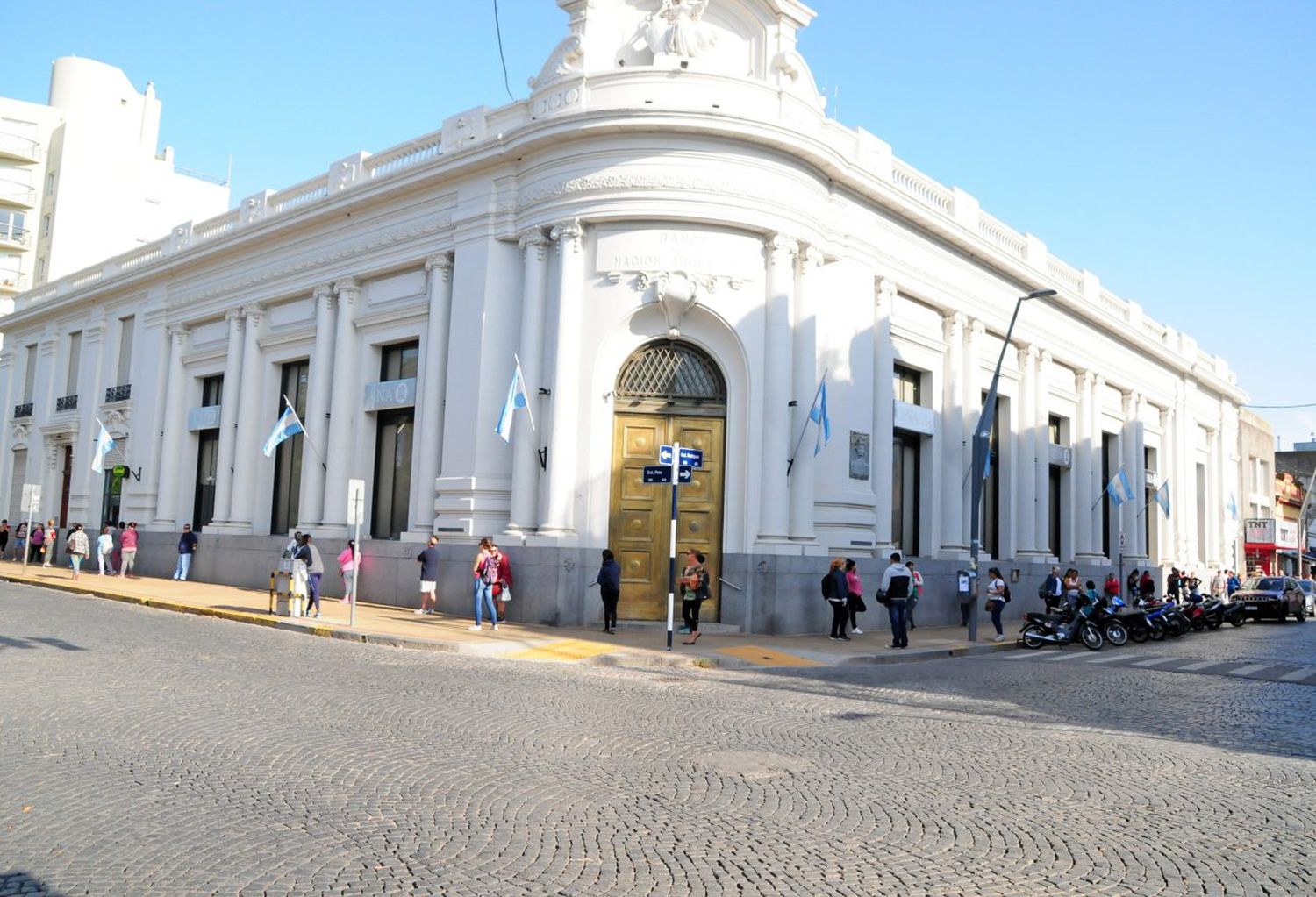 Las entidades bancarias solo abrirán para pagar los beneficios de la seguridad social