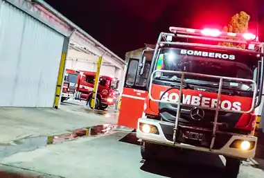 Bomberos controlaron un incendio en el barrio Benito Machado