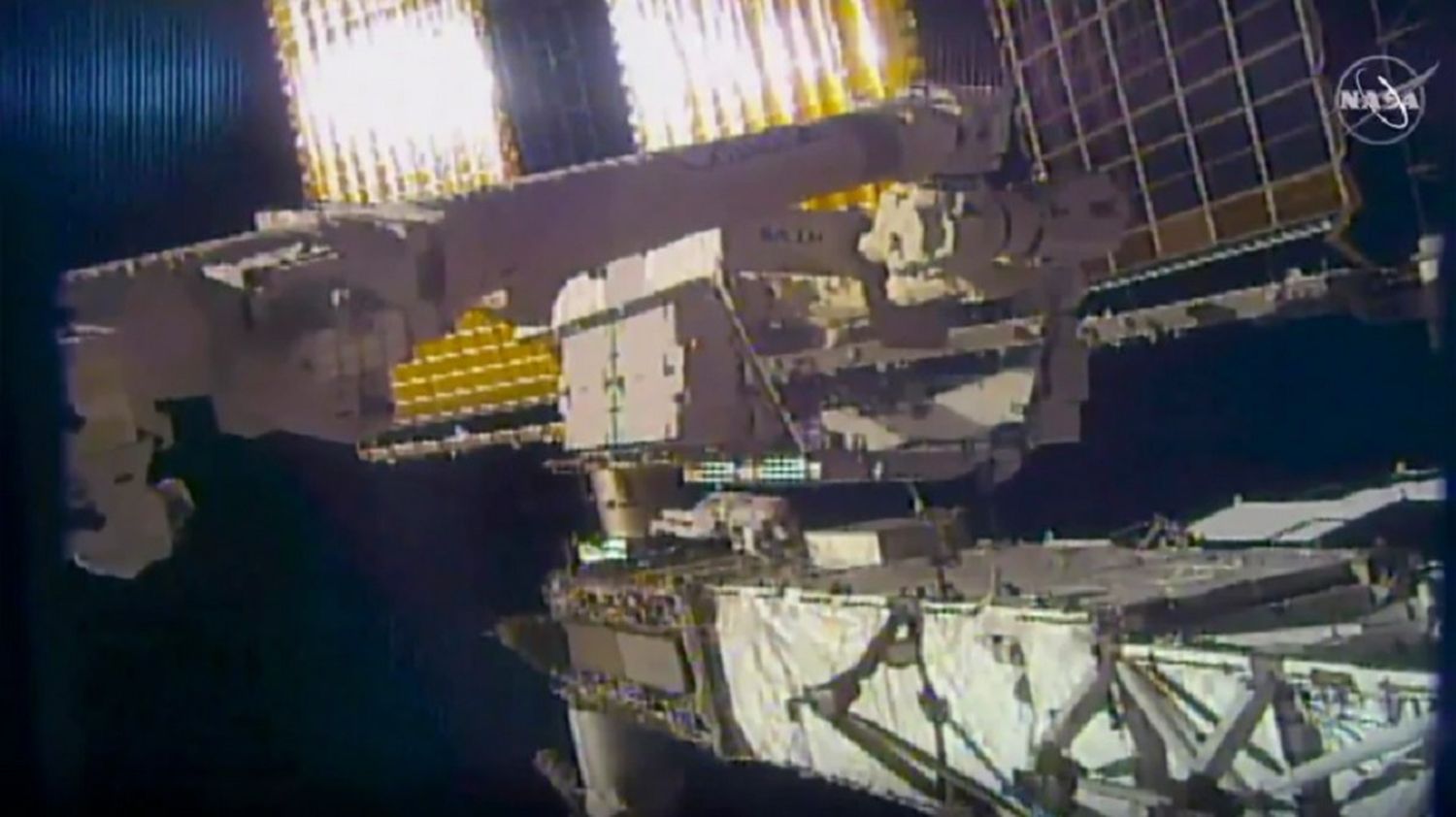 Astronautas de la NASA salen en segunda caminata espacial en una semana