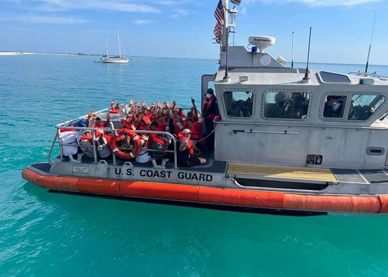 TRAGEDIA DE MIGRANTES: 40 muertos al incendiarse un barco frente a costas de Haití