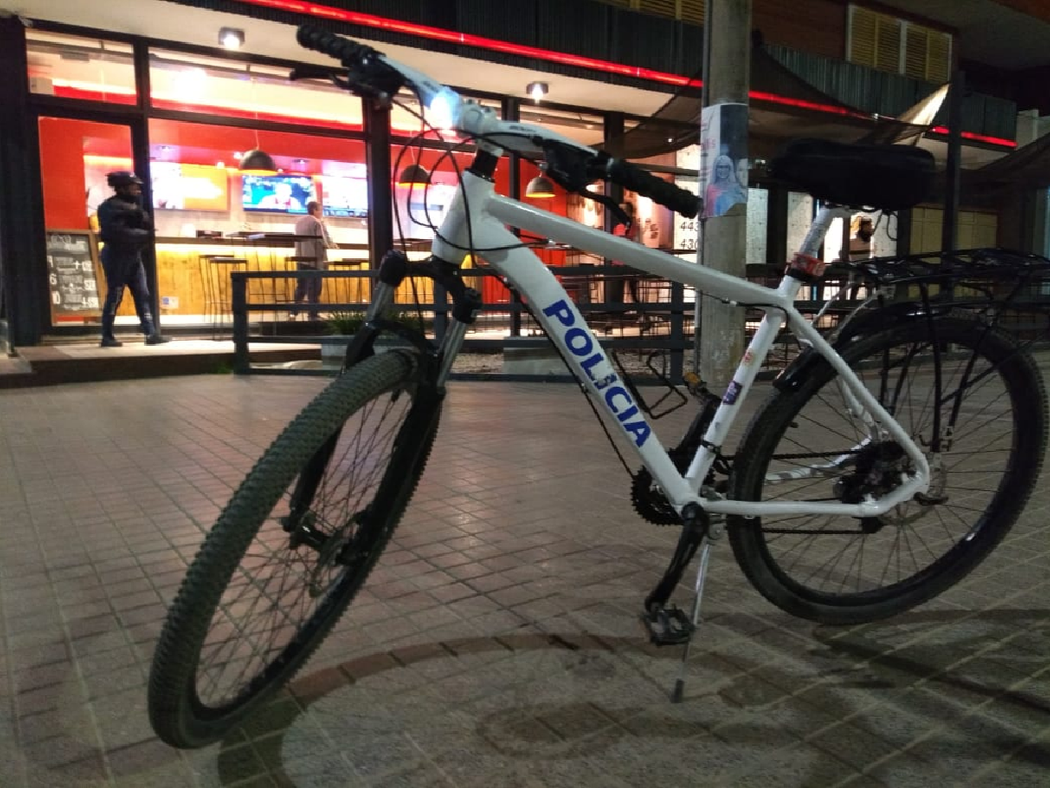 Golpearon a un joven y le robaron la moto
