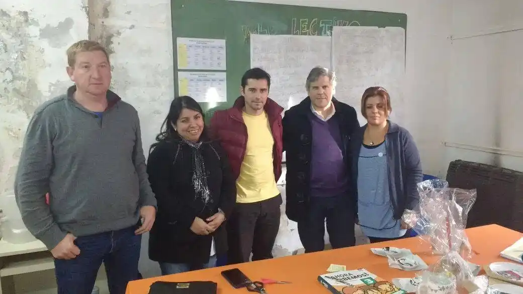 Diputado Britos entregó subsidios en Bragado 