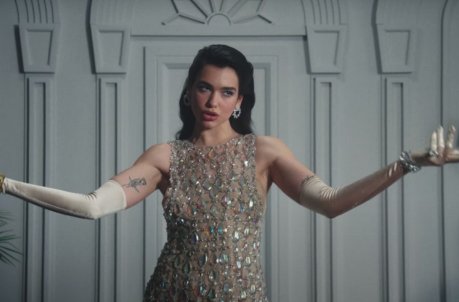 Dua Lipa cambió la historia de “Titanic” en su nuevo videoclip