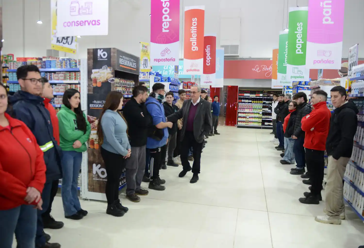 El Intendente Miguel Lunghi recorrió las instalaciones de la Cooperativa Obrera.