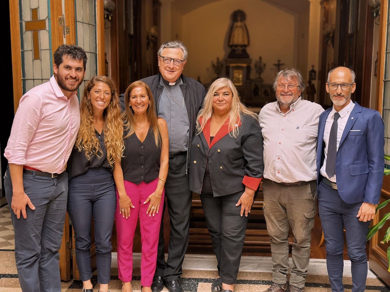 Galnares y Ramanzín junto al Arzobispo Martín y funcionarios provinciales.