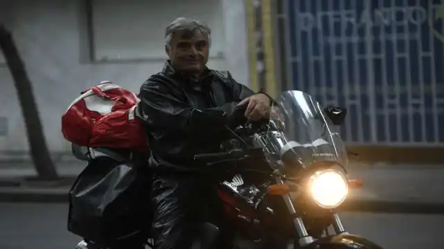 Cumplió 70, se compró una moto y partió a Ushuaia