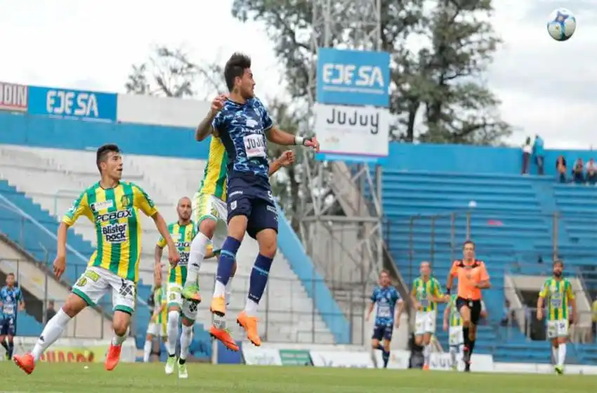 Aldosivi consolidó su sueño de ascenso, con una gran remontada