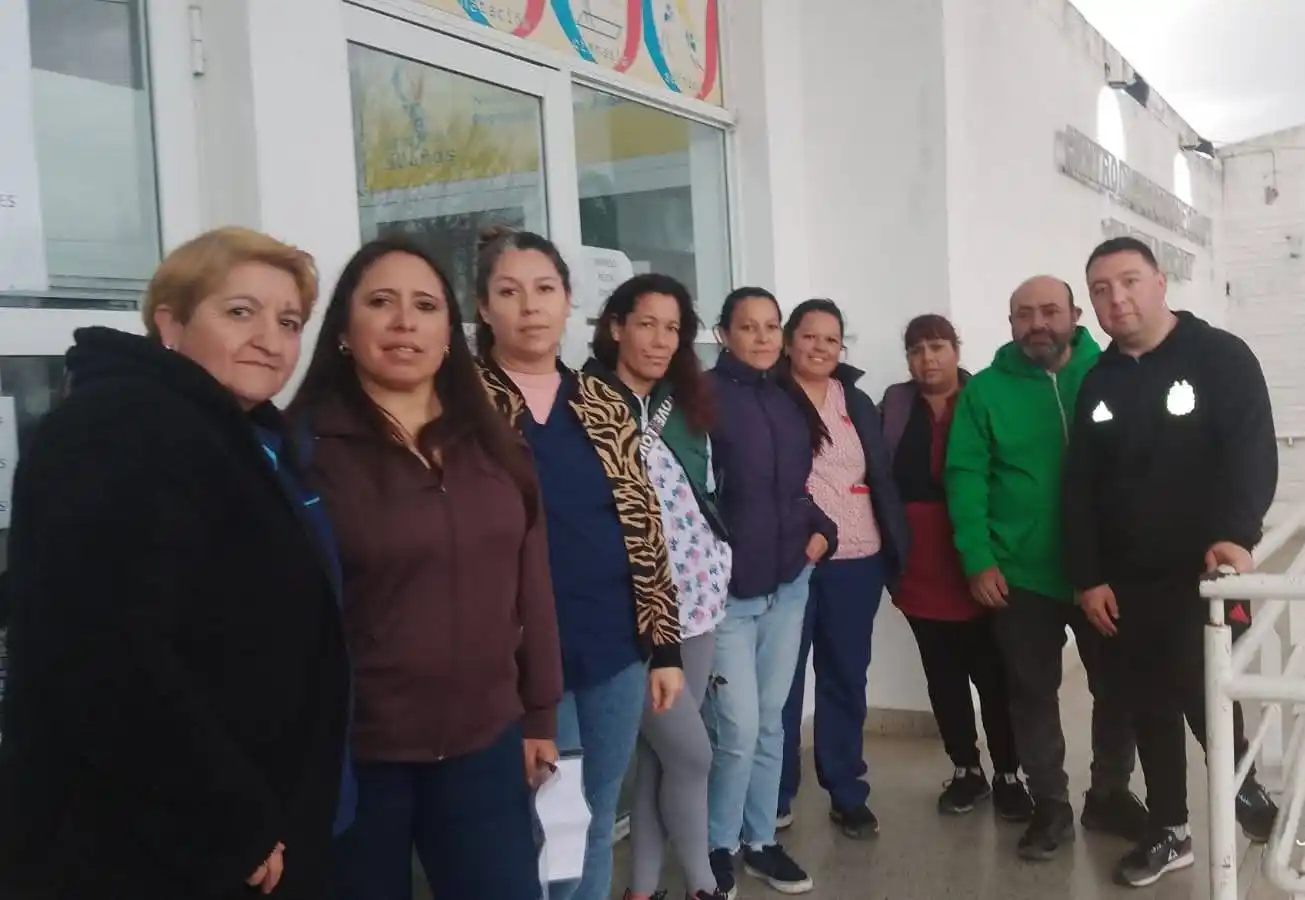 Marcha de personal arancelado y monotributistas por mejoras salariales