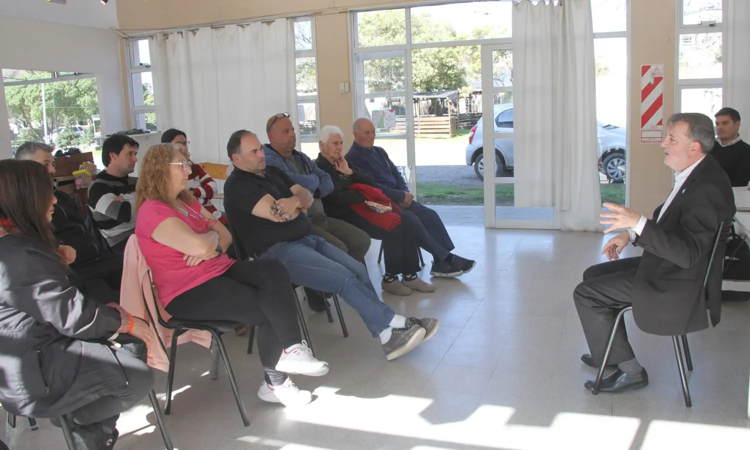 Encuentro del Bapro con vecinos en Claromecó