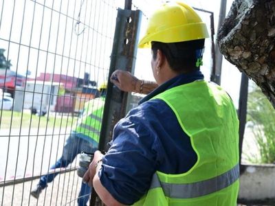 Con la participación de los internos de la UP9, comenzaron los trabajos para poner en condiciones el Corsódromo