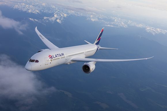 LATAM reinició sus vuelos a París