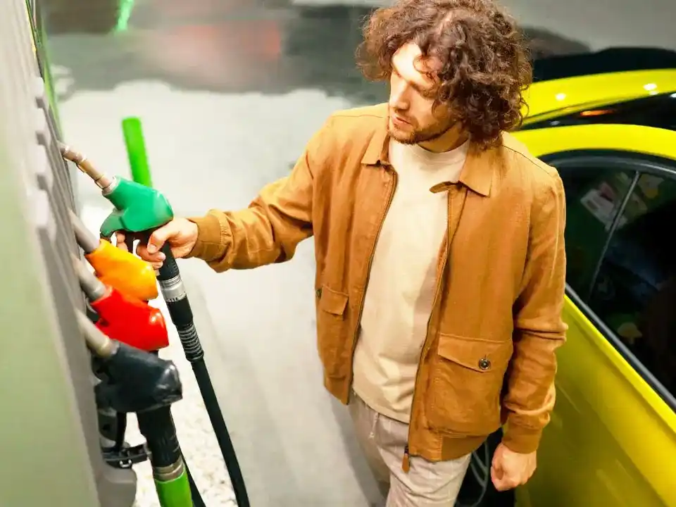 Fijan las condiciones que deberán cumplir las estaciones de servicio  para el autodespacho de combustible