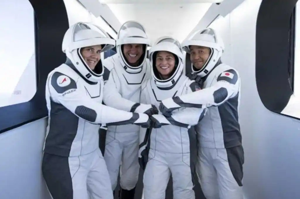 Llegó sana y salva la tripulación de SpaceX a la Estación Espacial Internacional