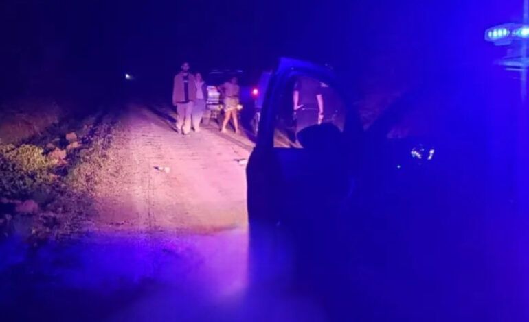 Ambos jóvenes se habrían dirigido a comprar pan para compartir una cena cuando ocurrió el accidente.