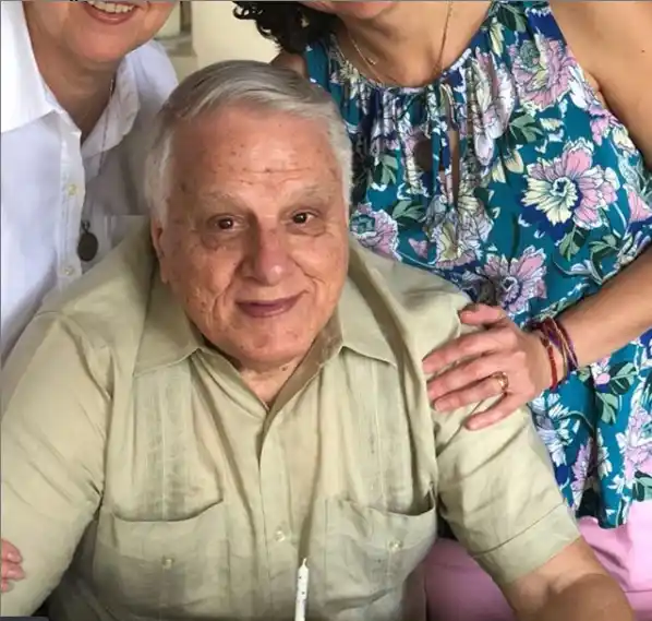 En ocasión del Día del Padre, Raúl González compartió esta fotografía en Instagram.