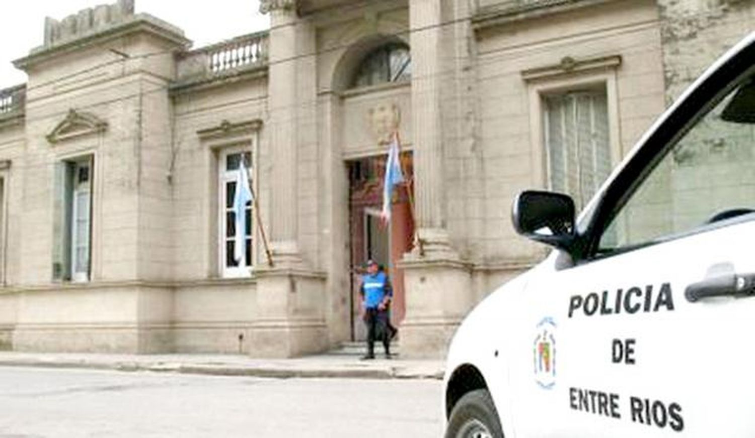 Un detenido por amenazas a una funcionaria policial con un arma de fuego