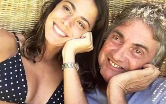 Alejandro Stoessel es además el manager de Tini.