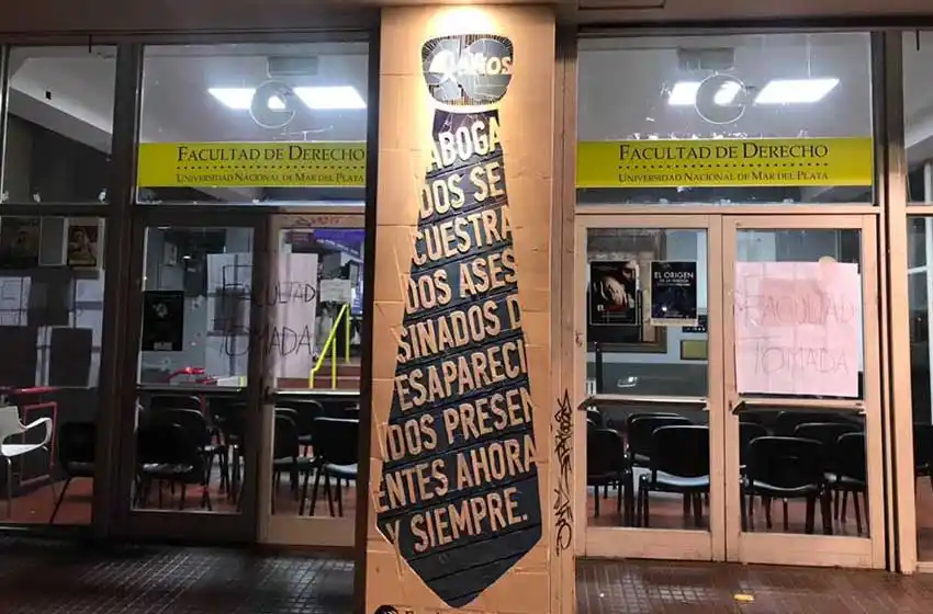 Derecho: "No vemos un norte claro y una resolución en el corto plazo"