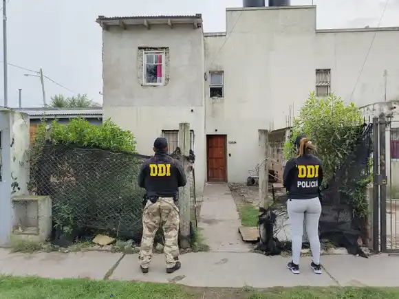 Dictan restricciones de acercamiento a dos menores que amenazaron de muerte de una mujer