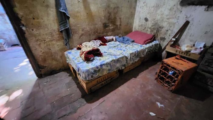 Rescataron a 42 personas en situación de explotación laboral y secuestraron armas, dinero y documentación - 3