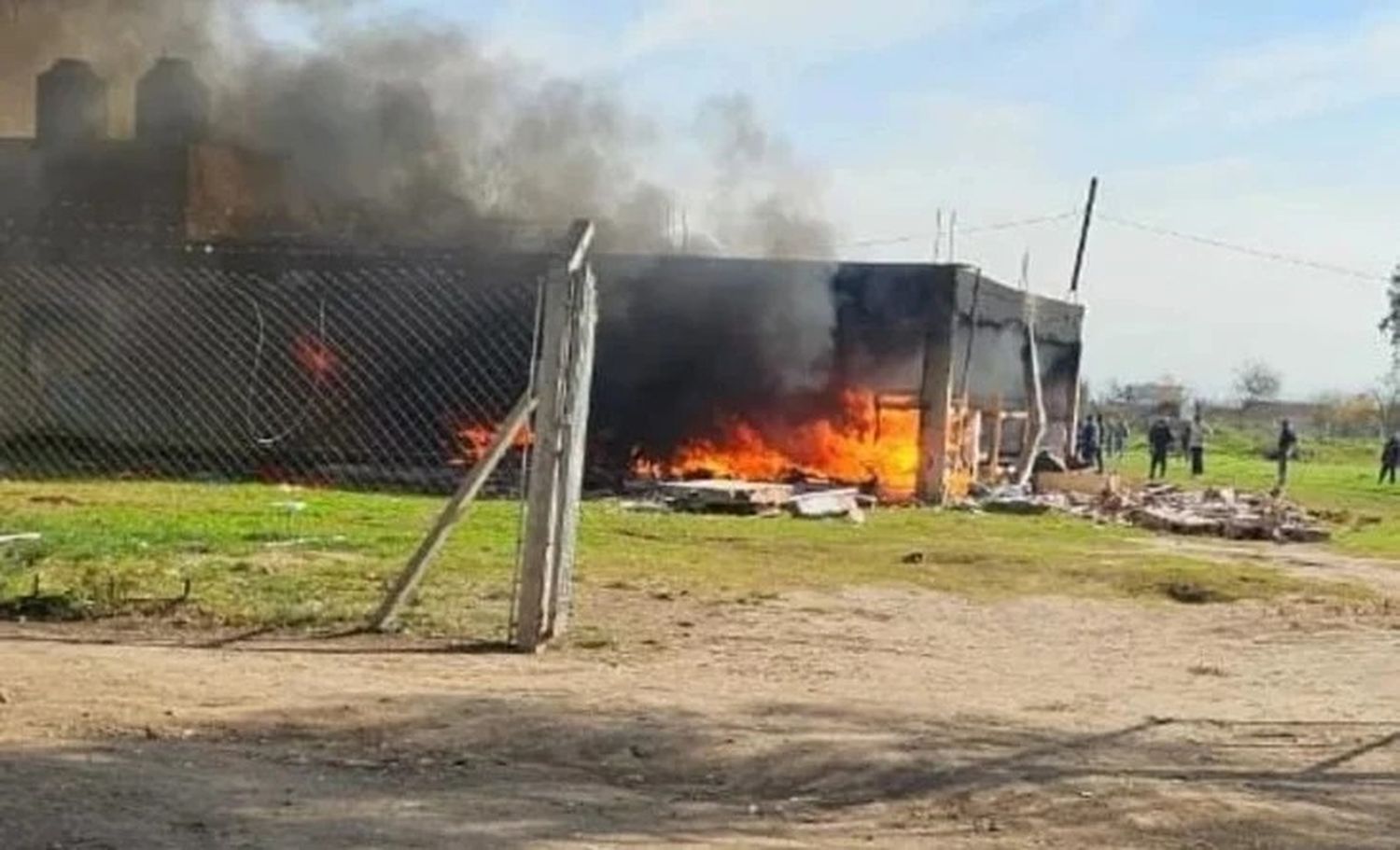 Explosión e incendio en refugio de mujeres