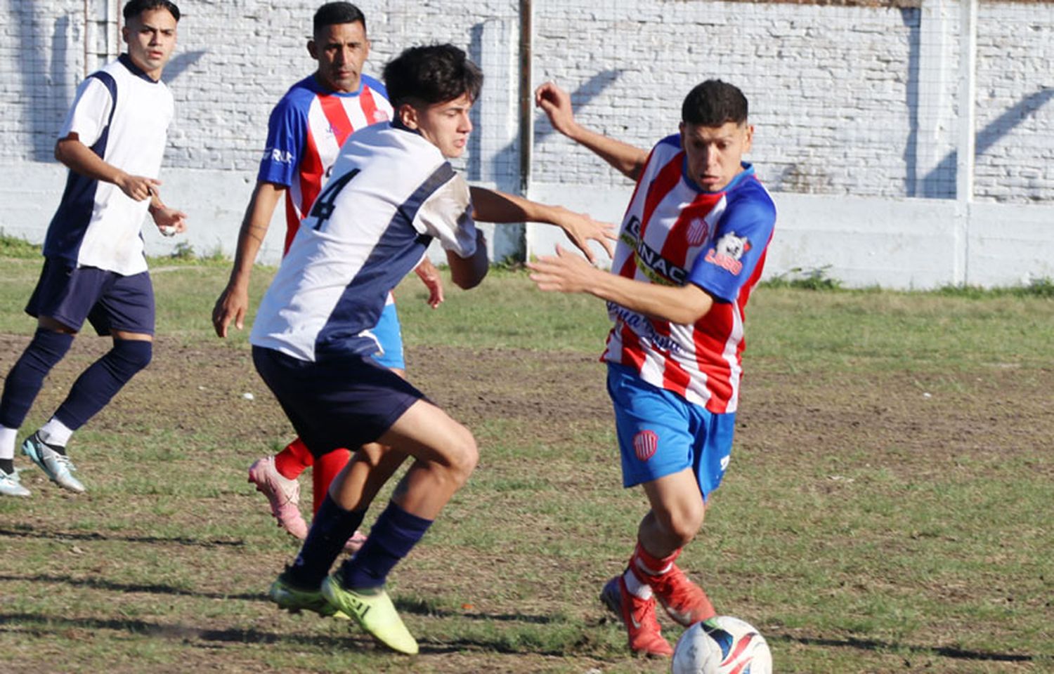 Libertad goleó a Ferro y estira diferencias. La Bianca igualó con Alberdi y hubo triunfos de Colegiales, Santa María y Real