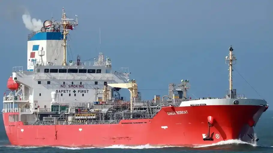 El buque tanque Ginga Bobcat habría provocado la colisión en el puerto de Campana.