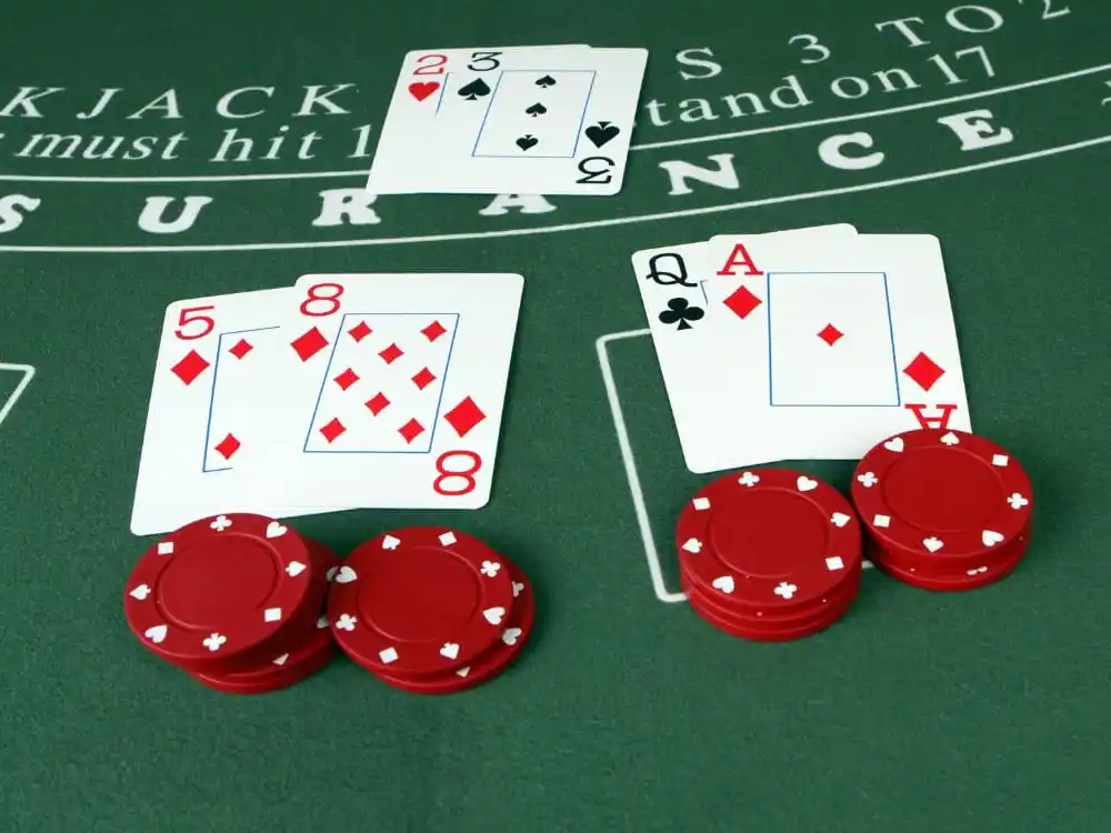 Blackjack para principiantes: términos clave y flujo de la partida