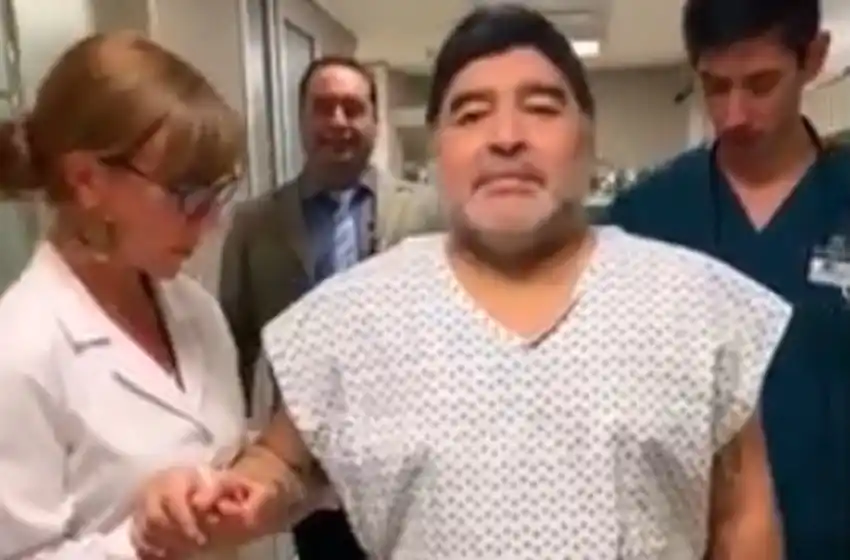 El emocionante video de Maradona dando sus primeros pasos tras la operación