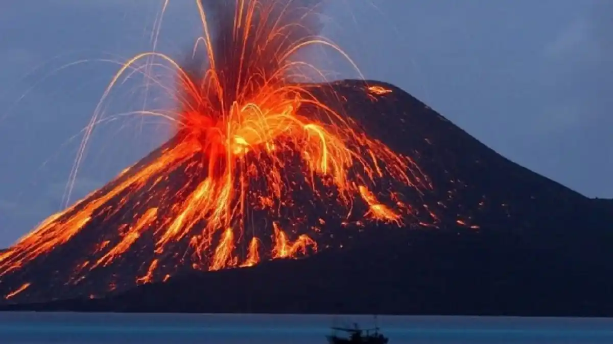 KRAKATOA, TAMBORA, MONTE PELÉE: grandes volcanes que hicieron erupción y arrasaron con todo a su paso