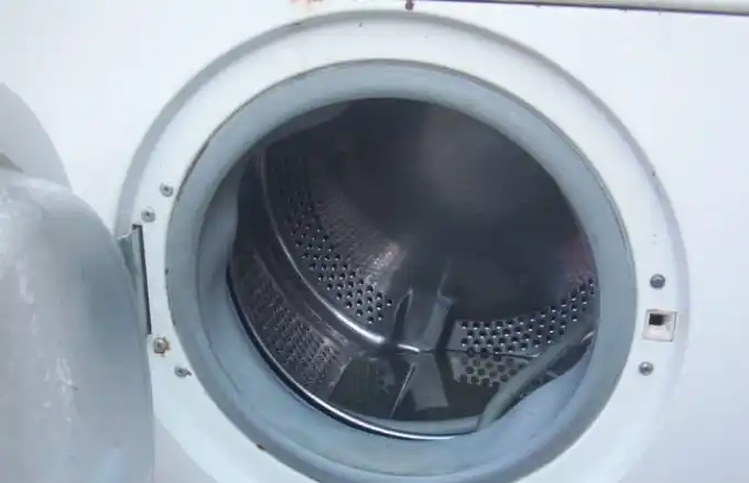 Escucharon ruidos sexuales provenientes del lavadero, fueron a revisar y se llevaron una tremenda sorpresa