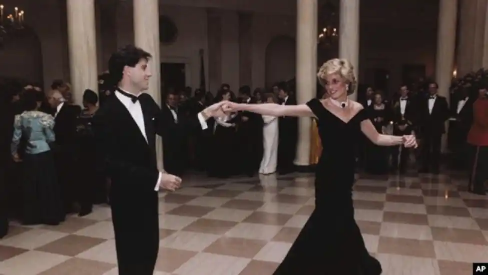Subastan vestido que usó la princesa Diana en baile con John Travolta